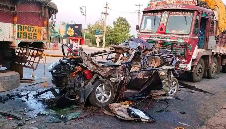 Khammam: Five Died Including A Minor In Seperate Accidents