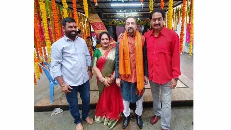 9th Nizam of Asaf Jahs Raunaq Yar Khan attends Bonalu celebrations in the NIMS along with film star Suman