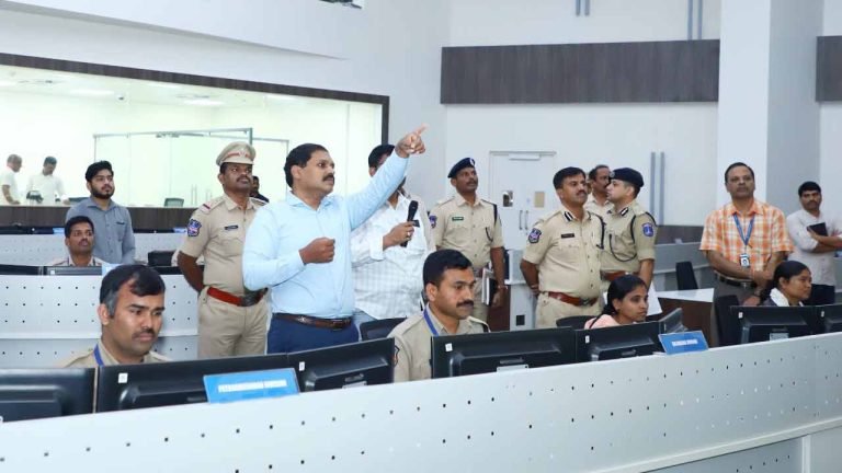 Cyberabad CP Reviewed The Situation In The Rain-Affected Areas