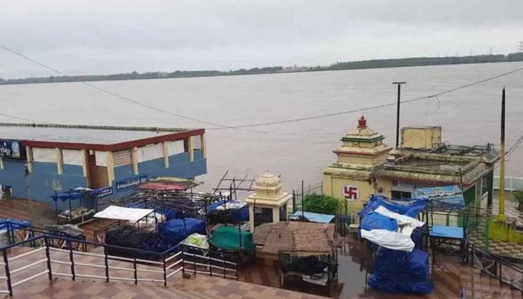 Godavari Water Level Reached 50 Feet: 2nd Warning Issued