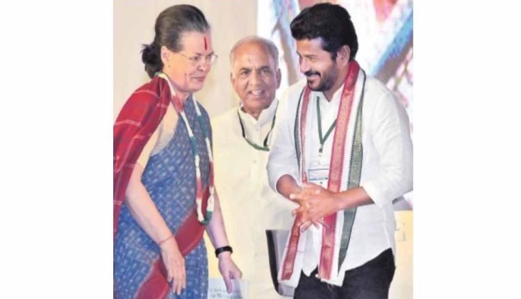 Anti-Farmers Stand Haunts Congress: Videos Show Revanth Just Parroting Sonia