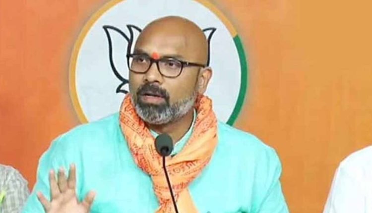 BJP Brought Turmeric Board: Kavitha Brought Liquor Board