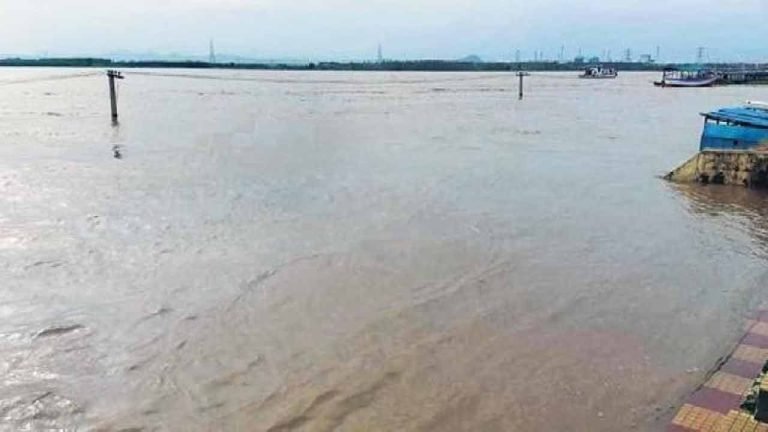 Godavari River Swells to 41.3 Feet at Bhadrachalam; First Warning Level Nears as Inflows Surge