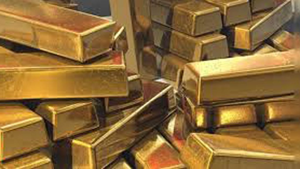 Hyderabad Gold Prices Dip Despite Fluctuating Market