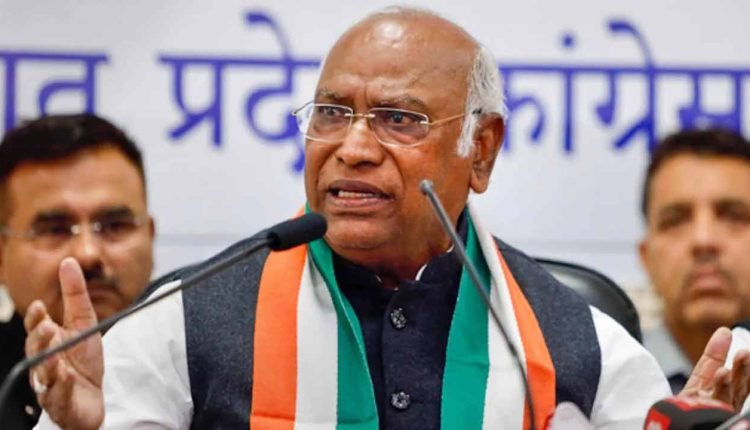 26 Opposition Parties Meet To Bring Down Modi: Kharge Make Sensational Comments