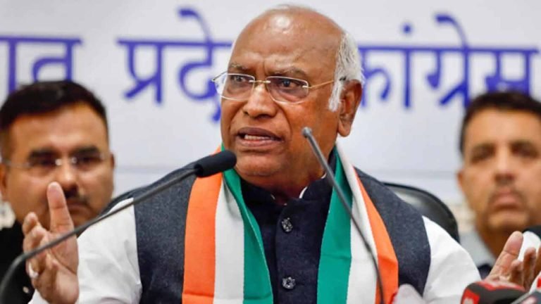 26 Opposition Parties Meet To Bring Down Modi: Kharge Make Sensational Comments