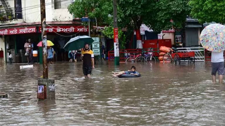 Three States Face Flood Threats Due To Heavy Rains, Holidays Declared In Colleges, Check The Names Here