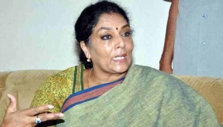 Renuka Chowdhury Went To The Congress Jana Garjana Meeting By Pushing Barricades