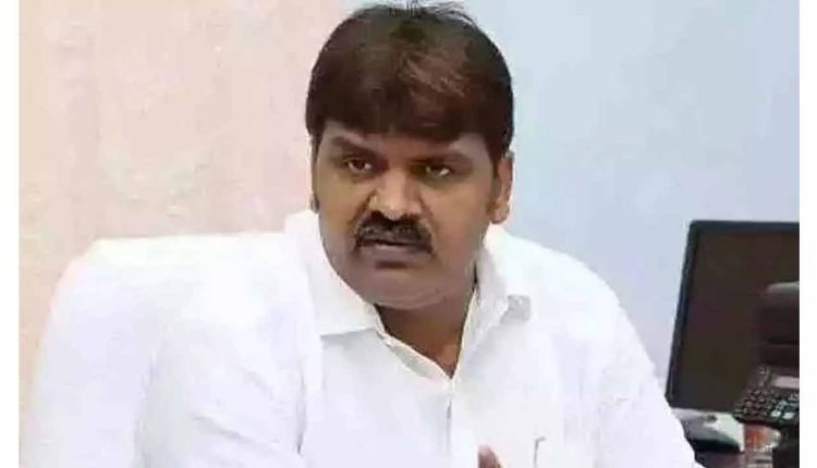 Big Shock To BRS. Former Mayor Bonthu Rammohan Met With Revanth