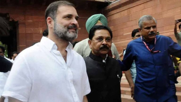 Rahul Gandhi Along With Mother Sonia Gandhi Arrived At Parliament