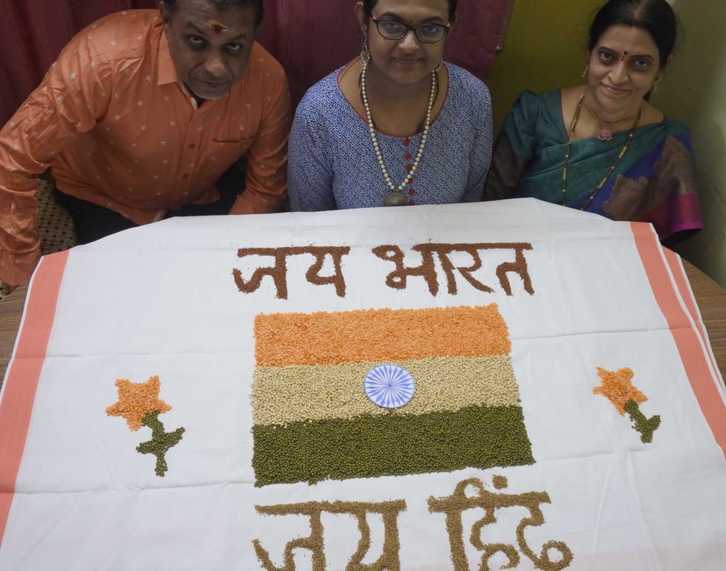 An Apartment Residents' To Celebrate Independence Day in a Novel Way