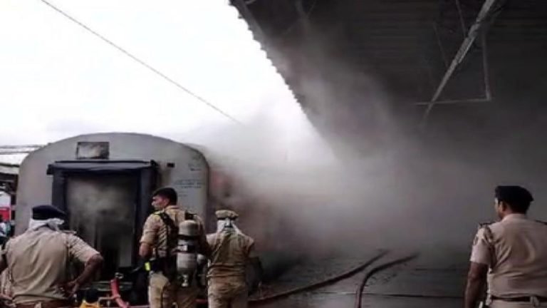 Fire In Udyan Express After Reaching Bengaluru railway station