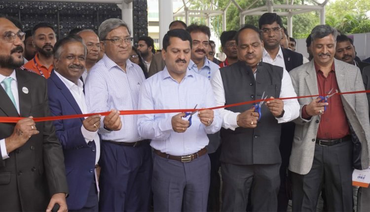 Twin Expos HIMTEX and IPEC Opened