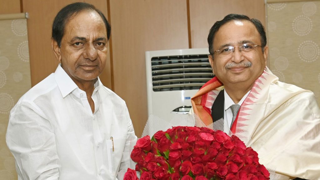 Cm Kcr Meets Chief Justice Alok Aradhe 