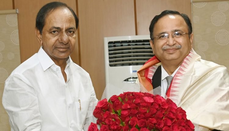 CM KCR meets Chief Justice Alok Aradhe