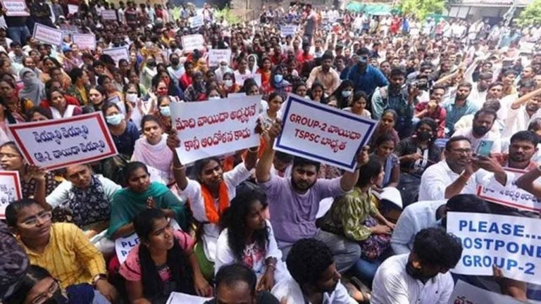 TSPSC Gherao: Lathi Charge on Group-2 Candidates