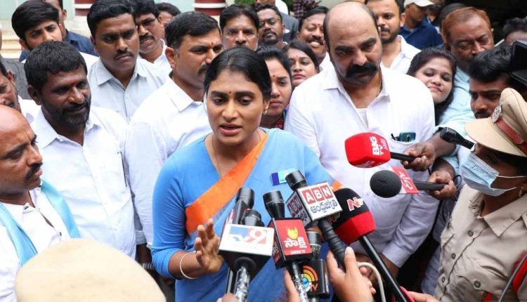 YS Sharmila Under House Arrest, Strong Rebuke of KCR Government