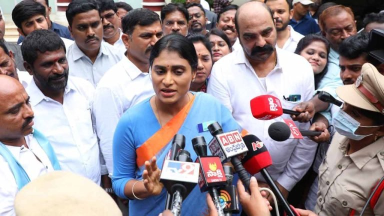 YS Sharmila Under House Arrest, Strong Rebuke of KCR Government