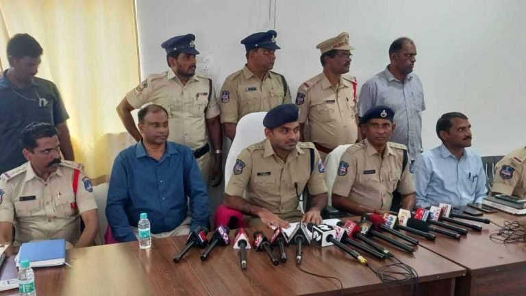 Two Old Criminals Arrested: 8 Tolas Of Gold Seized