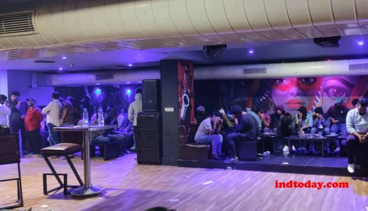 30 Held at Unlicensed Bar, Dancers In Hyderabad