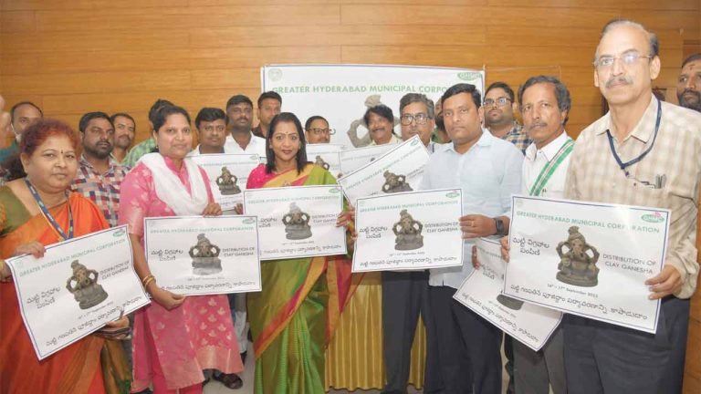 Everyone should worship clay Ganesh idols to save environment: Mayor