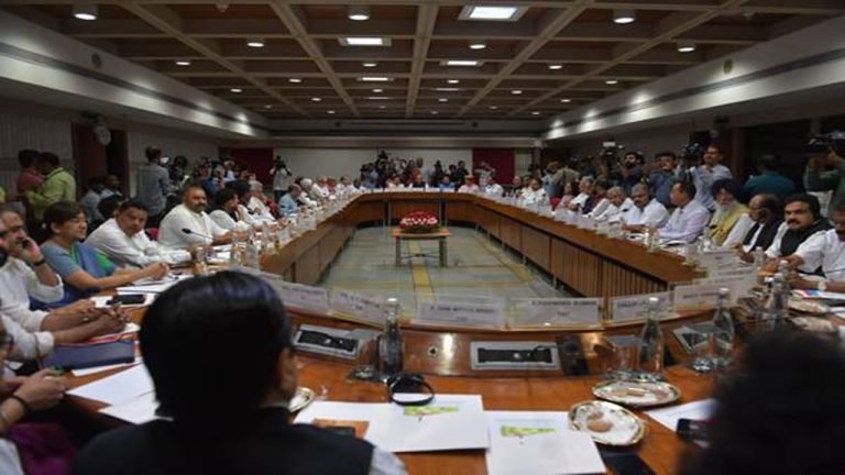 Government Holds Meeting with the Floor Leaders in the Parliament