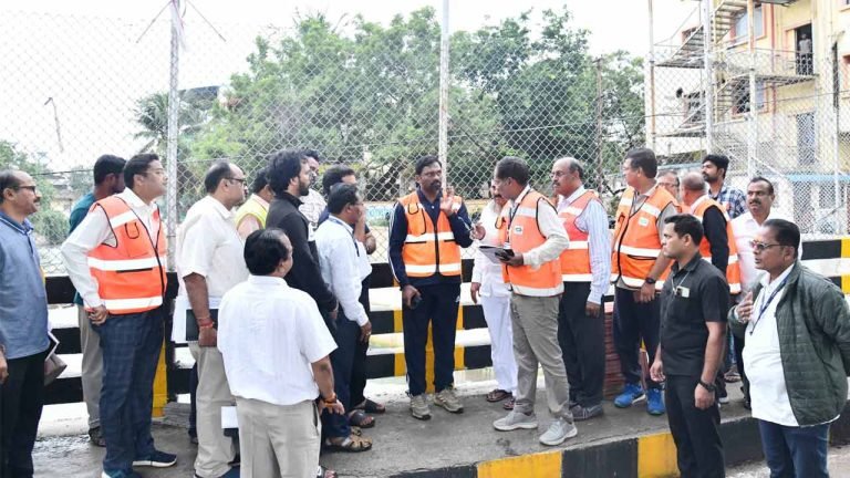 Construction of retaining wall on Hussain Sagar Surplus Nala