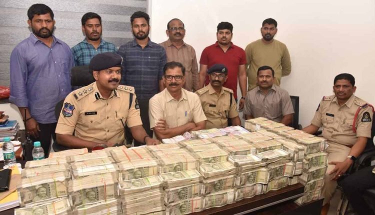 Rs 3.35 Cr Seized In Banjara Hills, All In The Rs. 500 Note Bundles