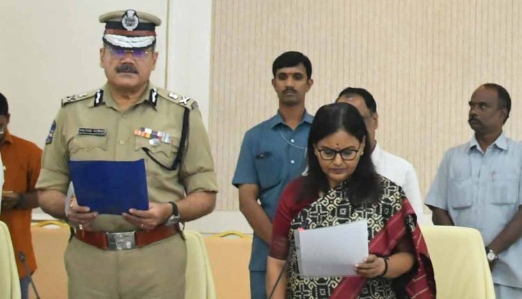 Santhi Kumari Administered The Rashtriya Ekta Diwas Pledge