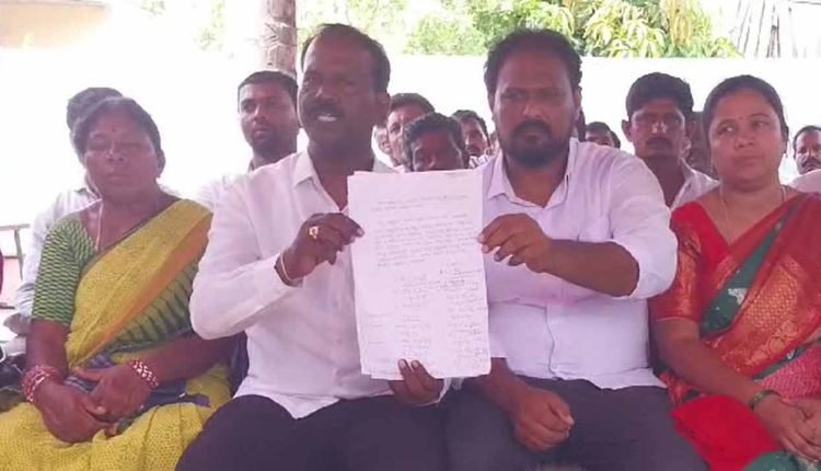 BRS Getting Shocks After Shocks: Mass Resignation In Mahabubabad