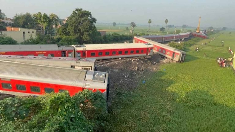 4 Dead, 40 Injured After North East Express Train Derails In Bihar