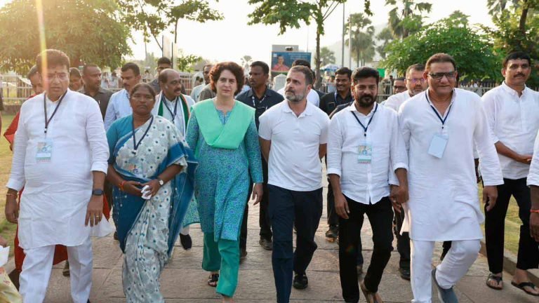 Rahul And Priyanka Gandhi Reached Hyderabad