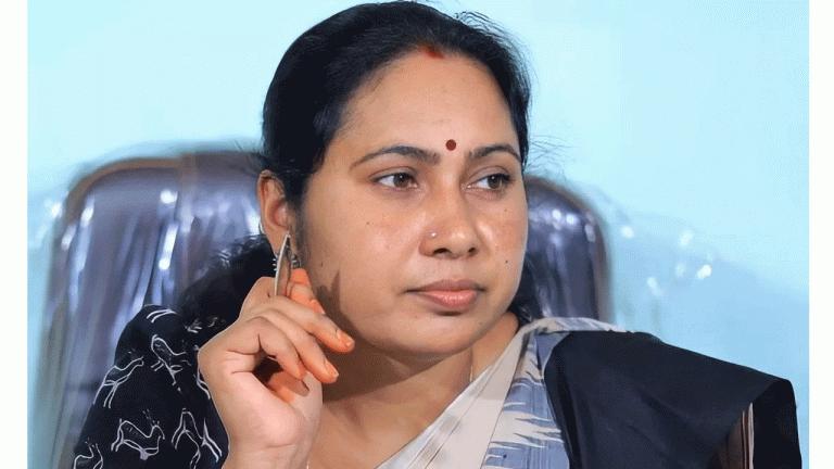 Big Shock To BRS: Palakurti's ZPTC Sandhya Rani Resigned
