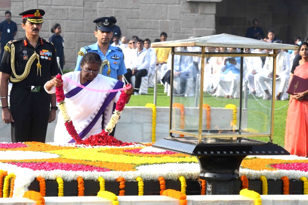 President Murmu Pays Tribute to Mahatma Gandhi On His Birthday