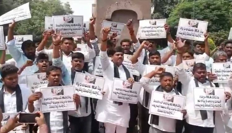 "Revanth Reddy Hatao-Congress Bachao" Slogan Raised By Telangana Congress Leader