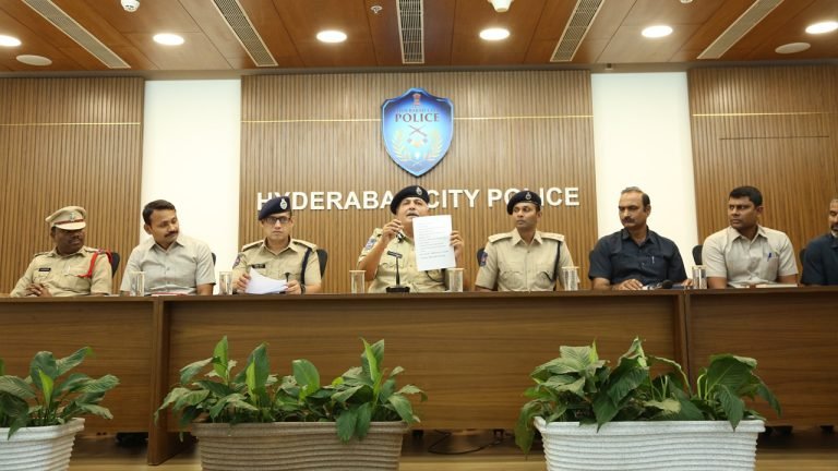 Avoid Posting Personal Info on the Social Media: CP To Girls