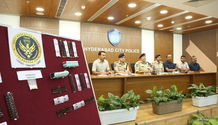 Nabbed Two Inter-State Drug Peddlers: Seized 1464 Nitravet Tablets