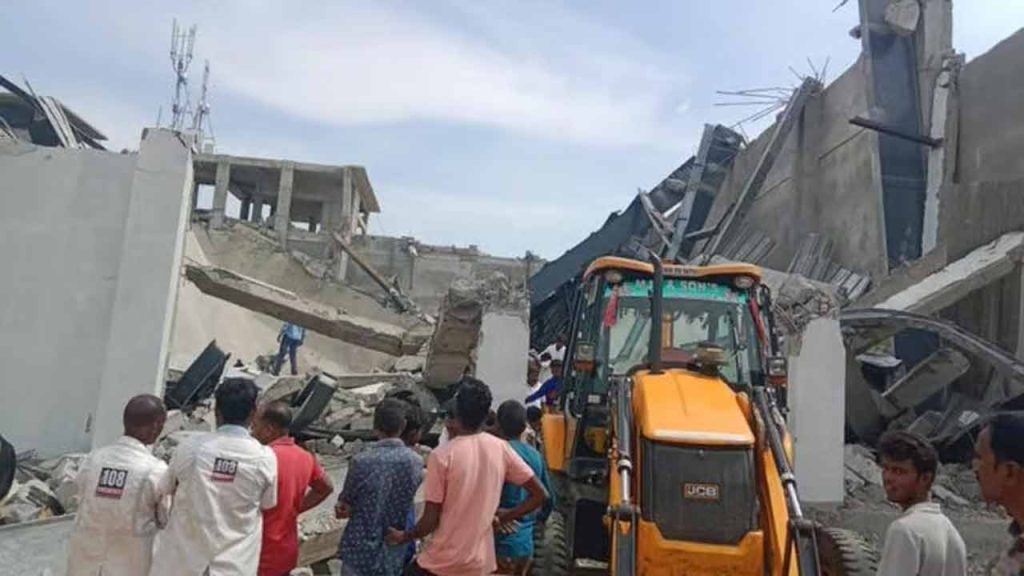 WATCH VIDEO: 10 Injured, 3 Killed After An Under Construction Indoor Stadium Collapsed in Moinabad