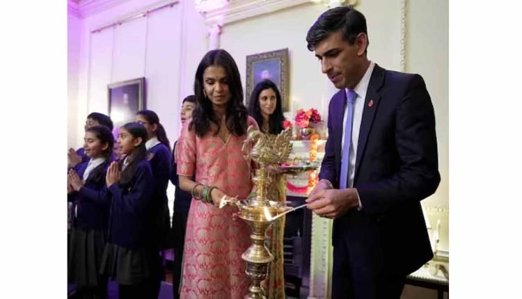 PM Sunak And Wife Celebrated Diwali With Hindu Community