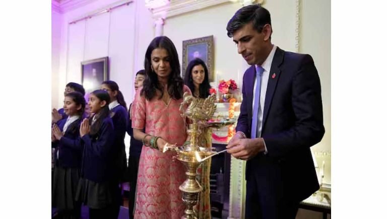 PM Sunak And Wife Celebrated Diwali With Hindu Community