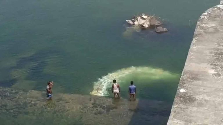 Another Flaw In Kaleshwaram Project: Anaram Barrage Leak At 2 Gates 