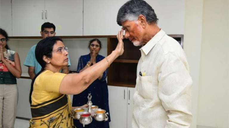 Chandrababu Naidu returns back home after bail