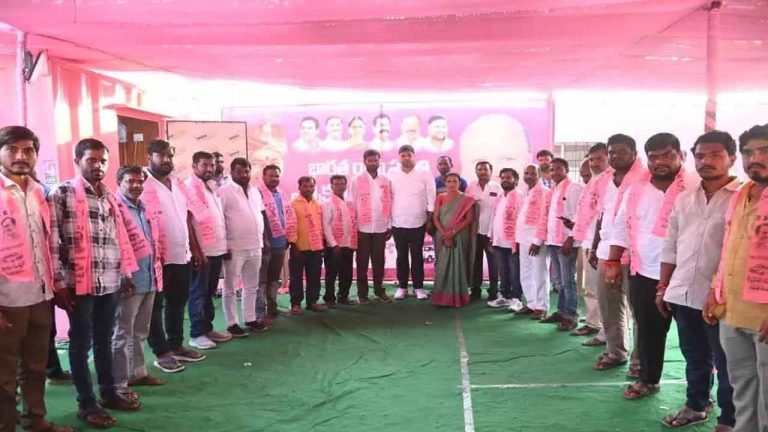 100 Youth leaders Of Congress Join BRS in Ibrahimpatnam