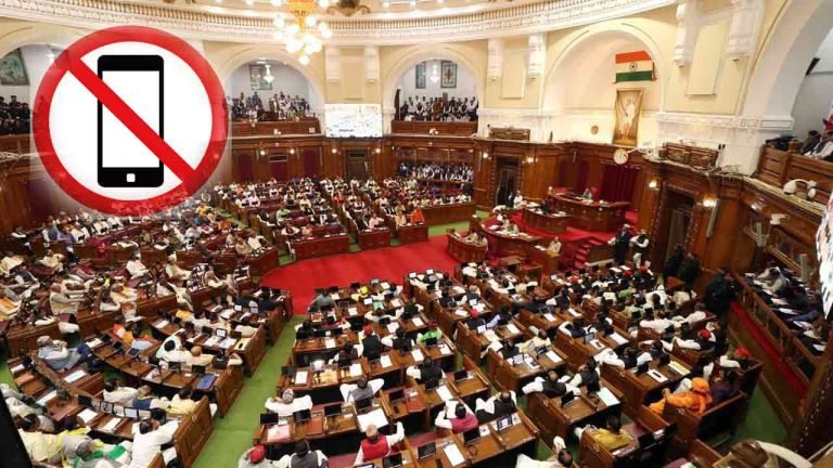 Phones To Be Banned In The Winter Session Of UP Assembly