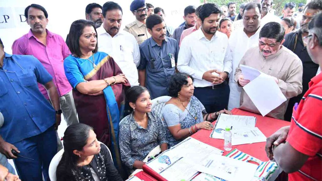 People's Woes Continue At Praja Palana Application Centers