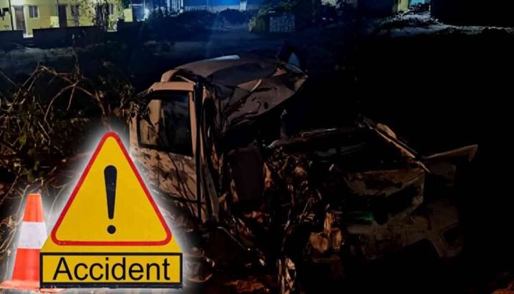 4 Killed, 3 Injured After Lorry Hits The Car In Telangana