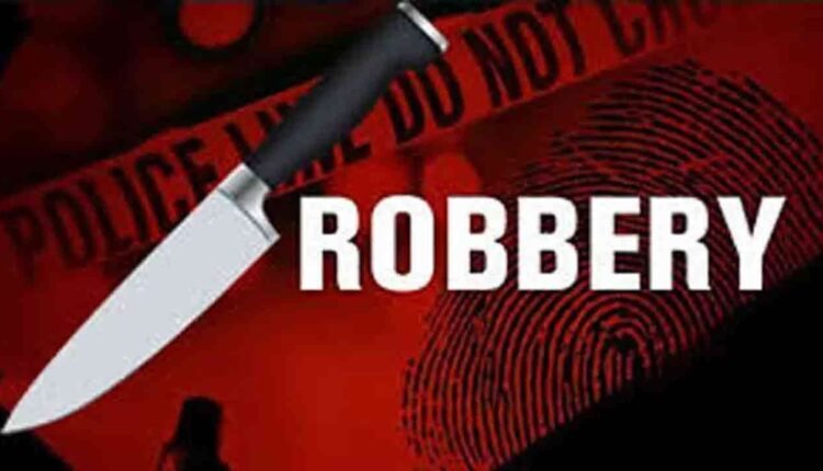 Gang Snatches Rs. One Lakh From Truck Driver At The Knife Point
