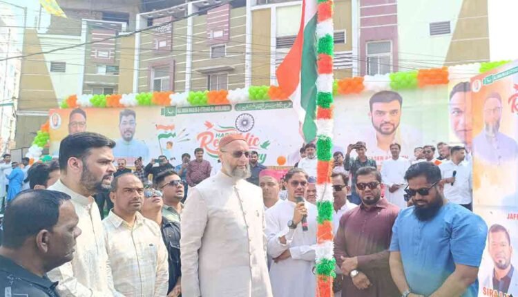 Asaduddin Owaisi Unfurls Nati National Flag, Sing National Anthem