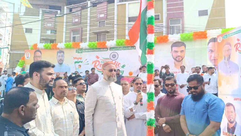 Asaduddin Owaisi Unfurls Nati National Flag, Sing National Anthem