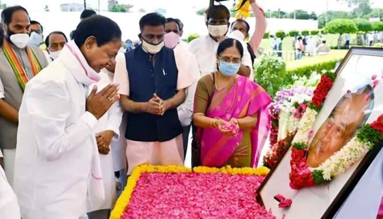 KCR, KTR Welcome Bharat Ratna To PV Narasimha Rao 